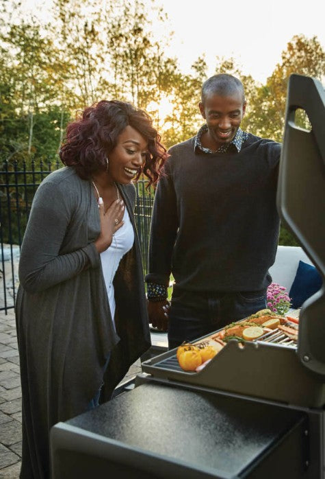 Napoleon Napoleon Rogue 425 Natural Gas Grill Black with Side Burner - R425SBNK-1-OB