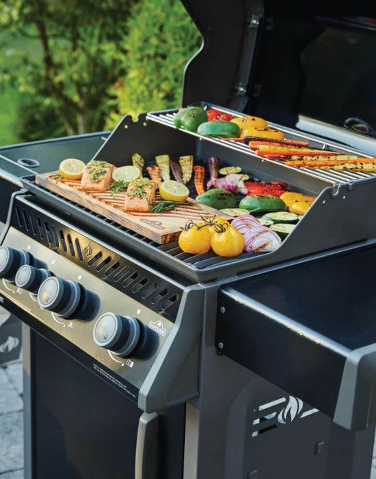Napoleon Napoleon Rogue 425 Natural Gas Grill Black with Side Burner - R425SBNK-1-OB