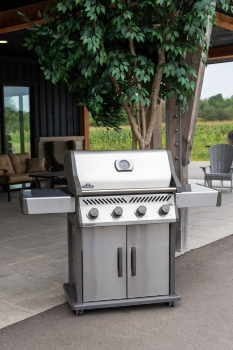 Napoleon Rogue® XT 525 Natural Gas Grill with Smoker Box - RXT525NSS-1-A