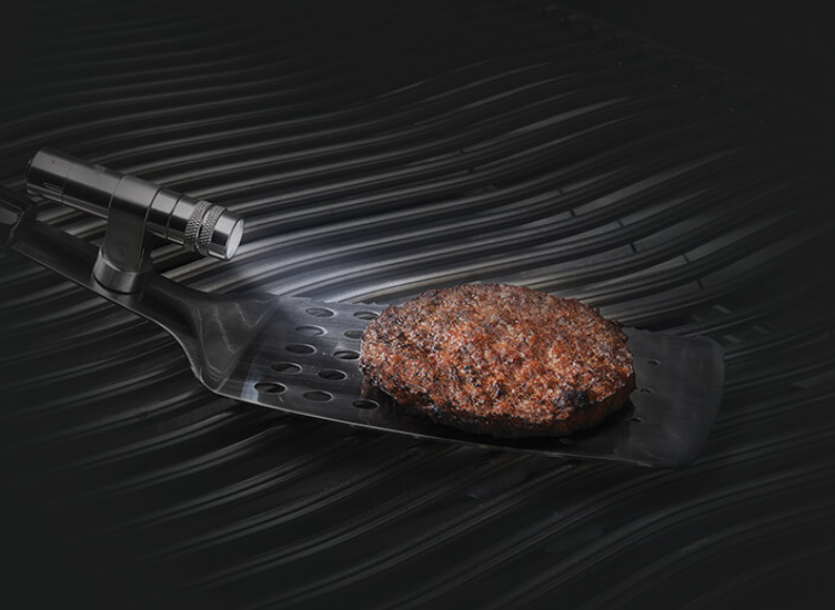 Napoleon Led-Light on the Grill with Spatula