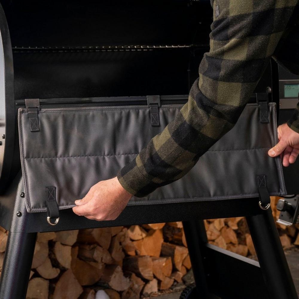 Traeger Insulation Blanket Pro 780 Close Up Folded on the Grill